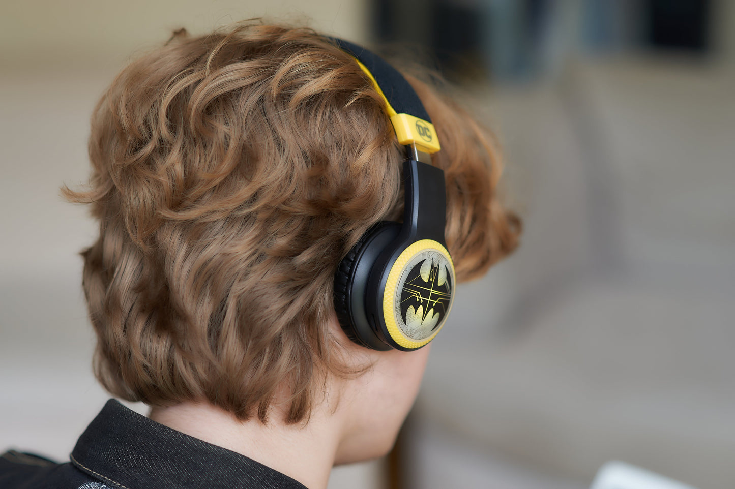 Lazerbuilt | Batman Logo Light-Up Bluetooth Headphones