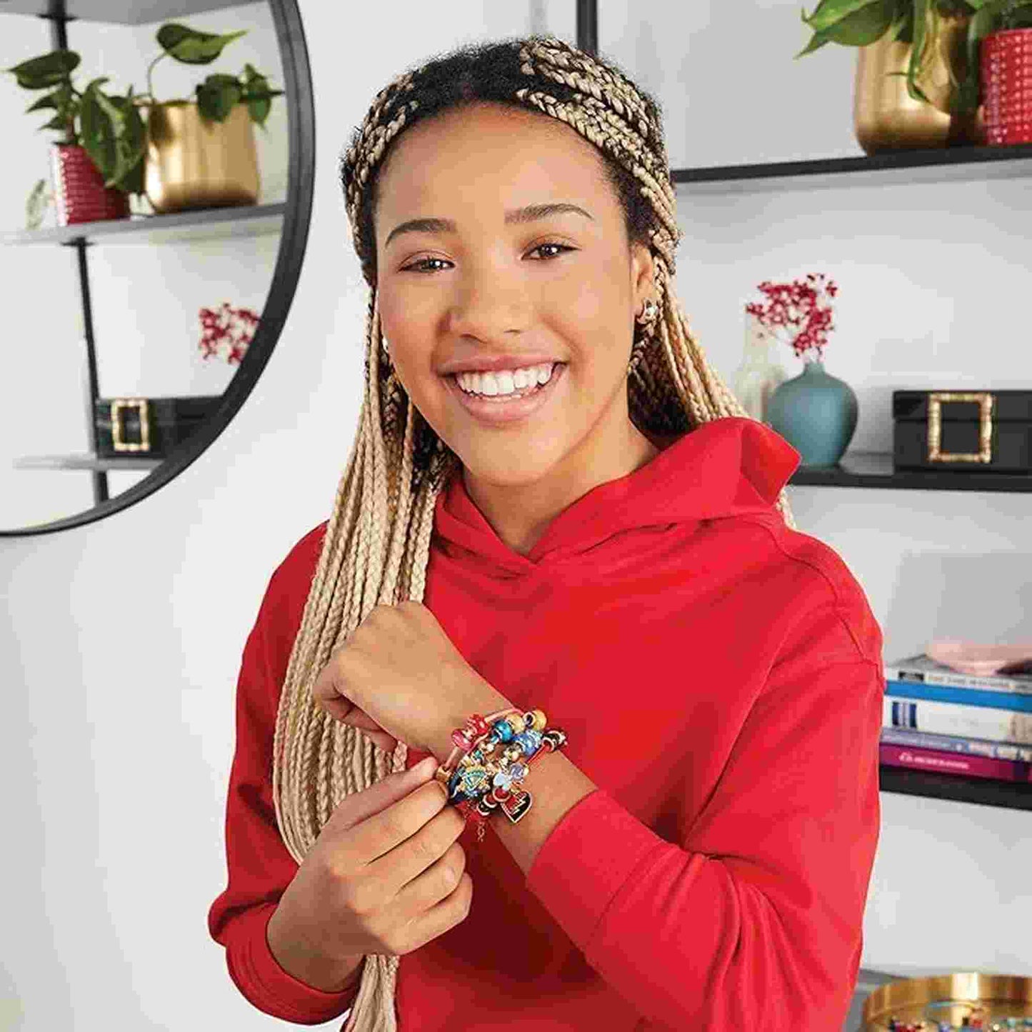 Make it Real | Disney Descendants 4 Rise of Red Queen of Charms DIY Bracelet Craft Set